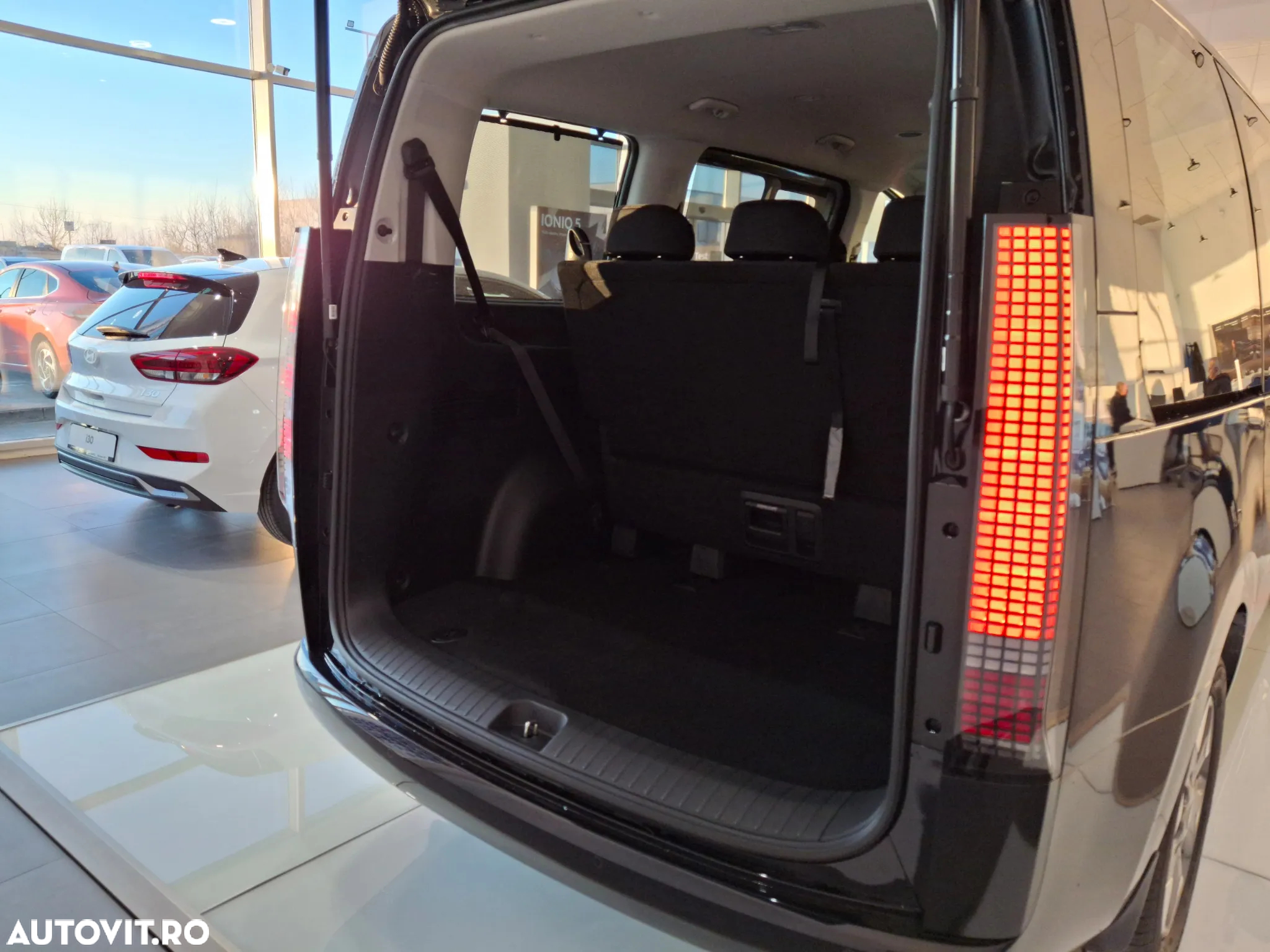 Hyundai Staria 1.6I 215CP 6AT 9 locuri HEV Premium - 16