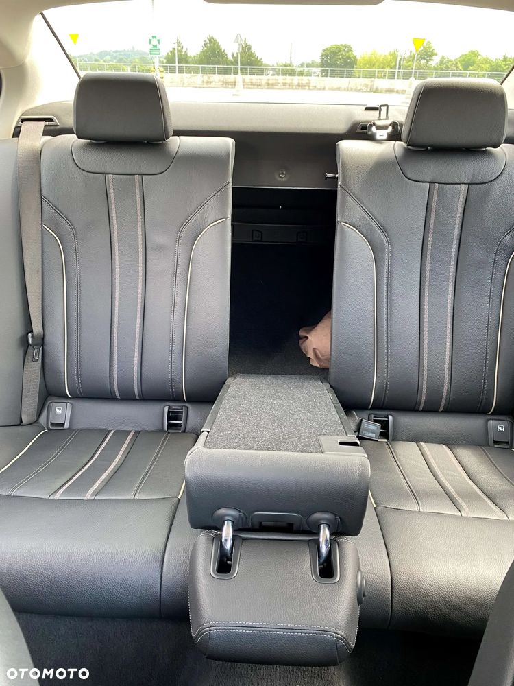 BMW Seria 5 520d Sport Line - 34
