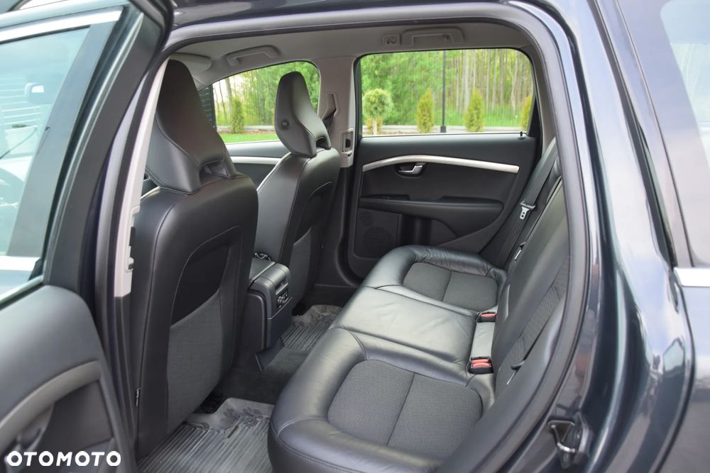Volvo V70 2.5T Momentum - 6