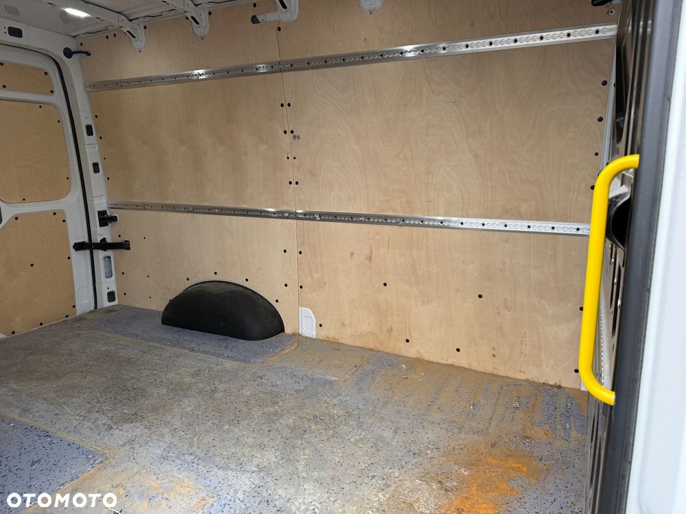 Volkswagen Crafter - 31