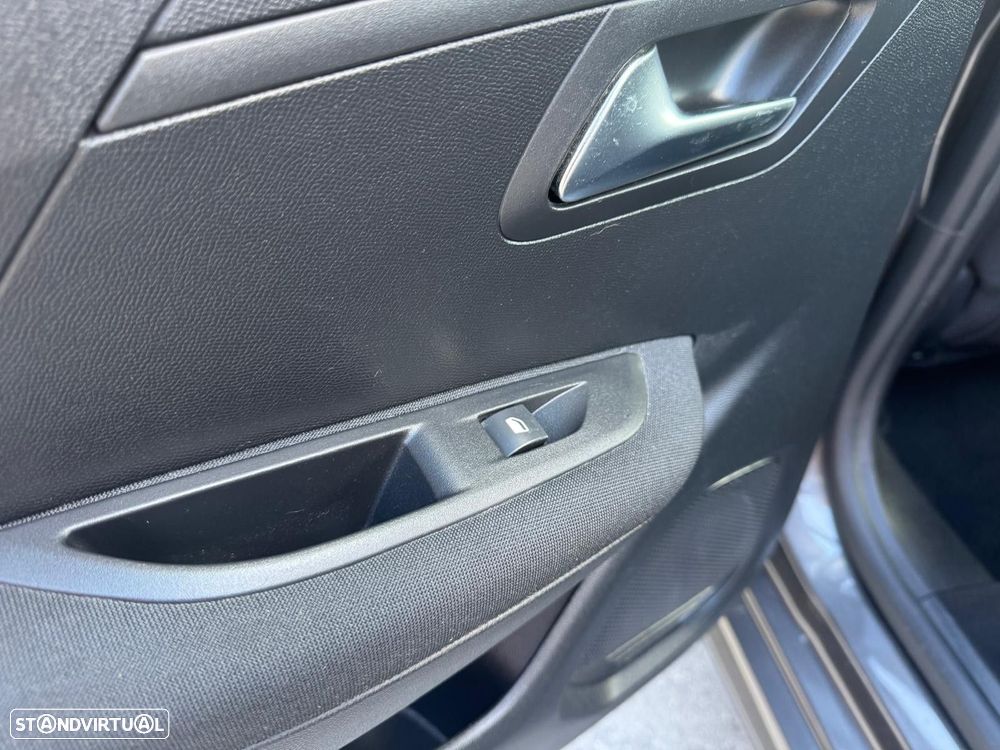 Peugeot 208 1.2 PureTech Active Pack - 9