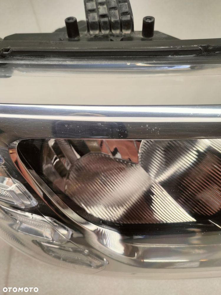dacia sandero i zw z led lampa prawy przód 260105925r - 3