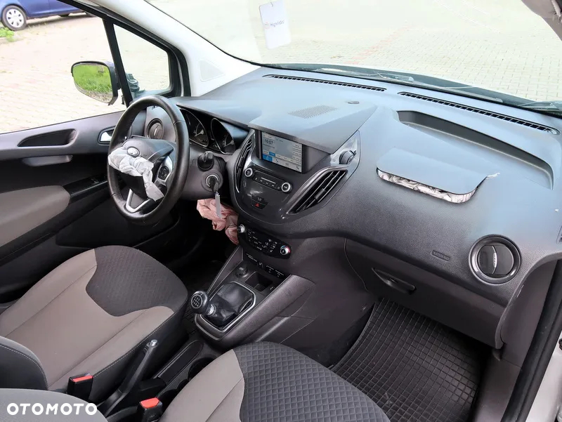 Ford Tourneo Courier 1.5 TDCi Titanium - 14