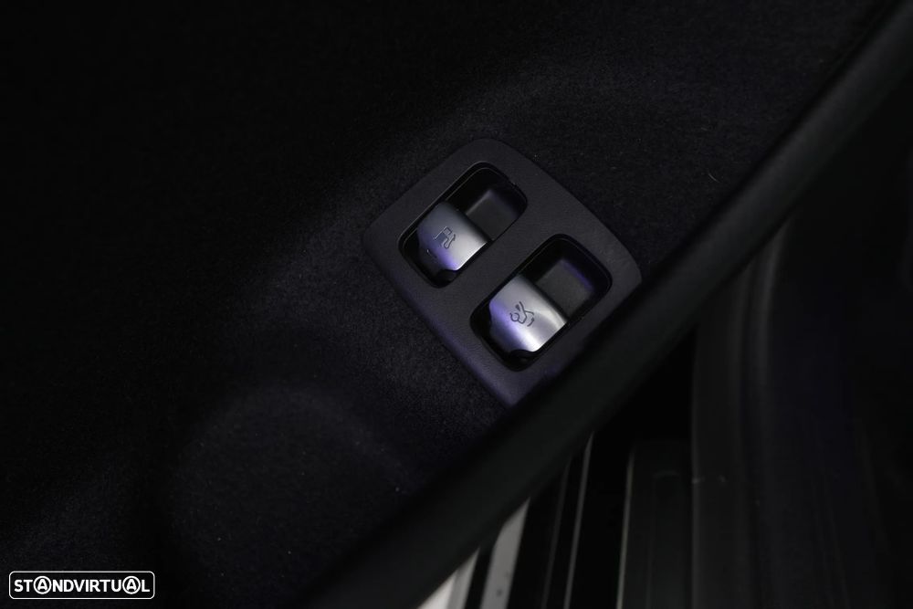 Mercedes-Benz E 300 e Avantgarde - 33