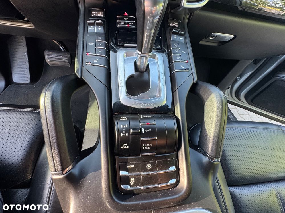 Porsche Cayenne - 16