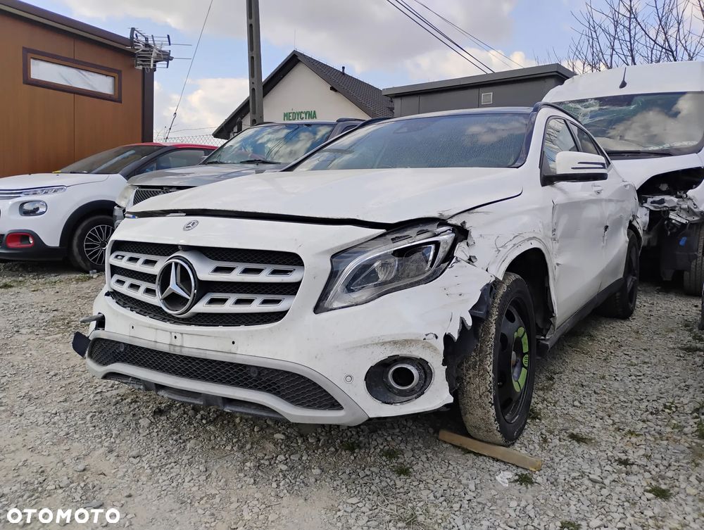 Mercedes-Benz GLA - 1