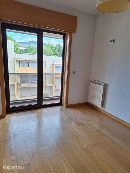 T2 Zona Residencial com acessos rápidos - Grande imagem: 3/12