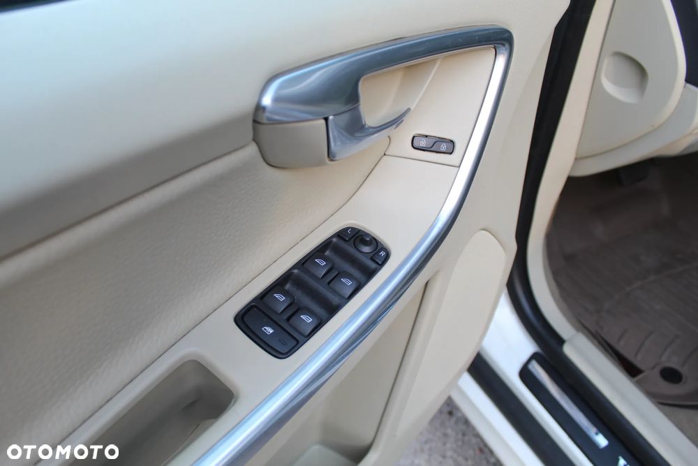 Volvo XC 60 T6 AWD Momentum - 12