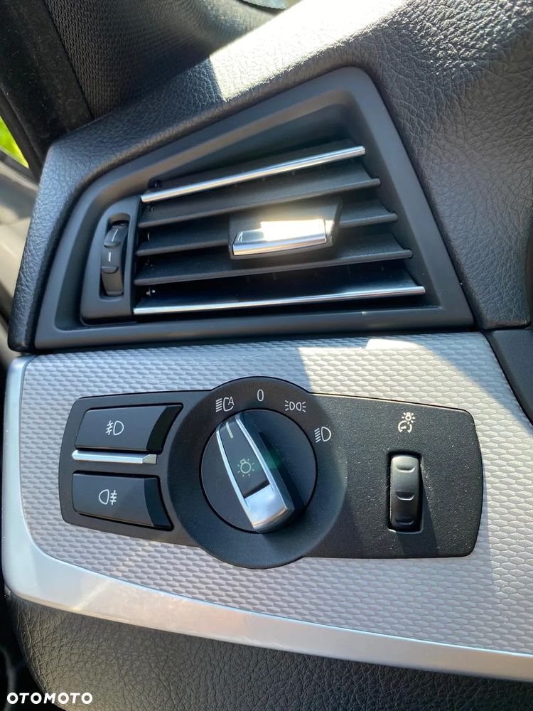 BMW Seria 5 528i xDrive - 39