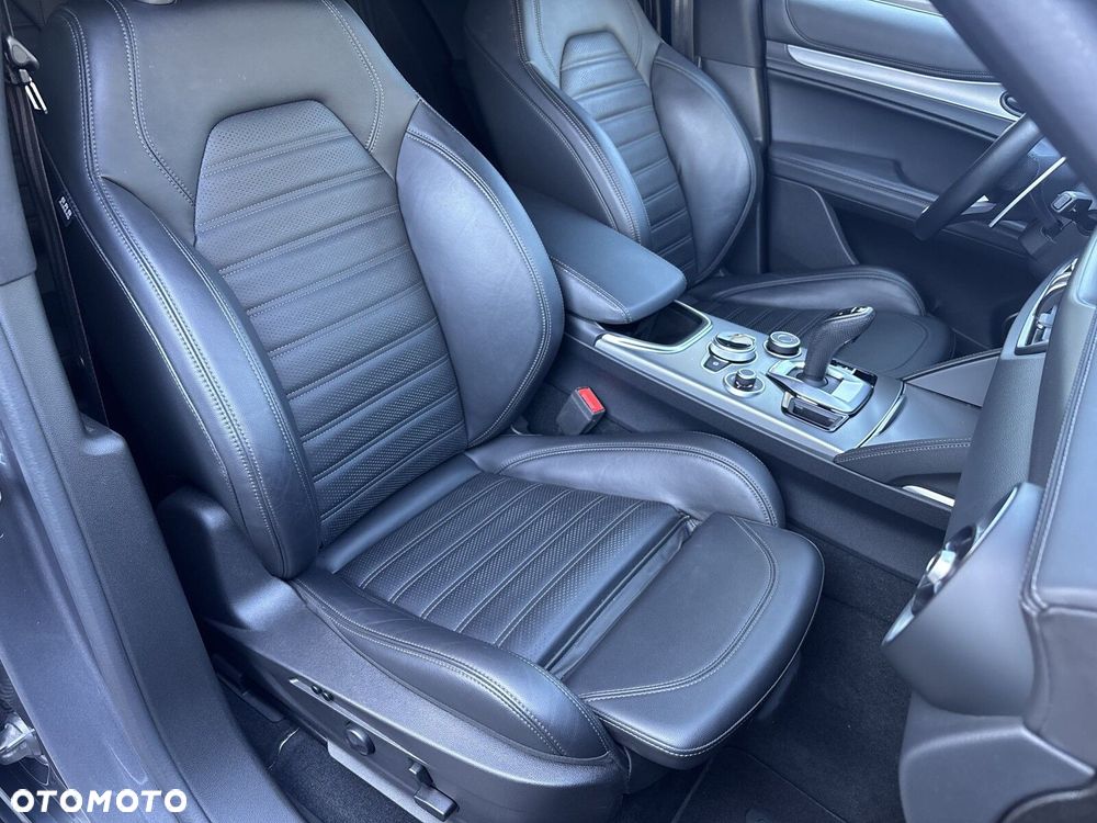 Alfa Romeo Stelvio 2.0 Turbo Veloce Q4 - 37