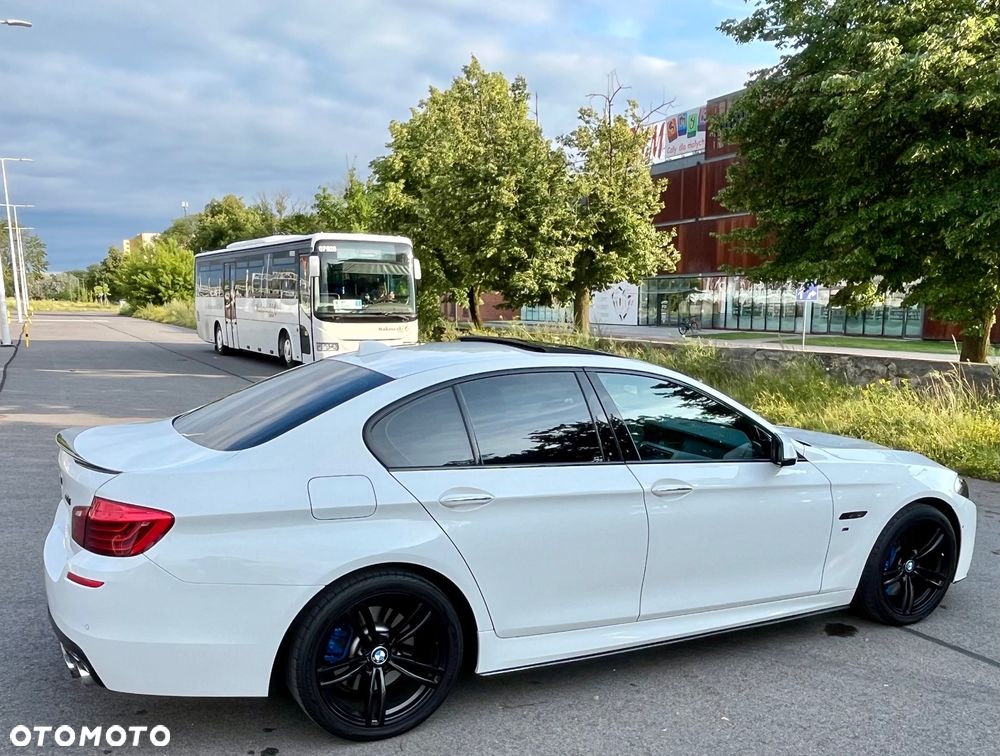 BMW Seria 5 550i xDrive Sport-Aut - 14
