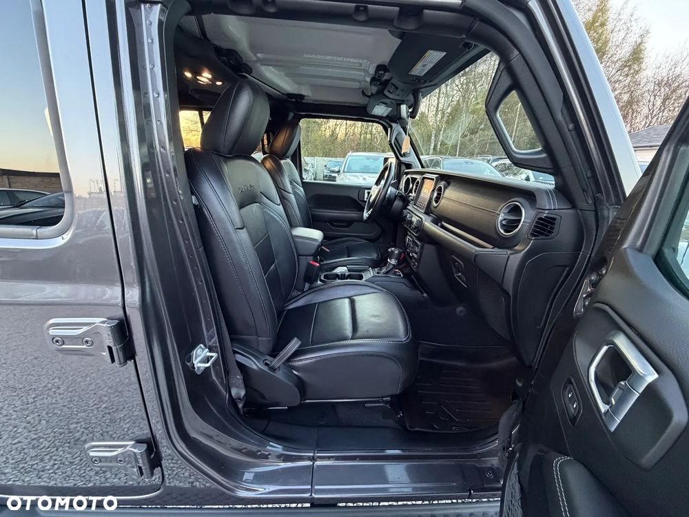 Jeep Wrangler 3.6 Unlim Sahara - 32