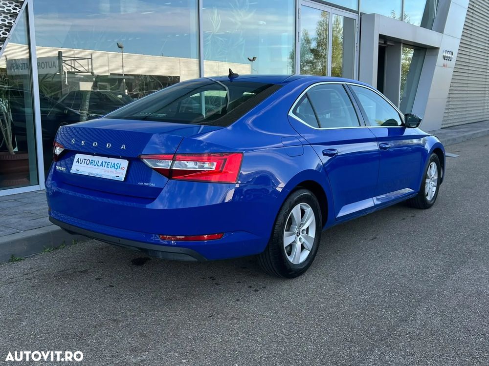 Skoda Superb 2.0 TDI DSG Ambition - 4