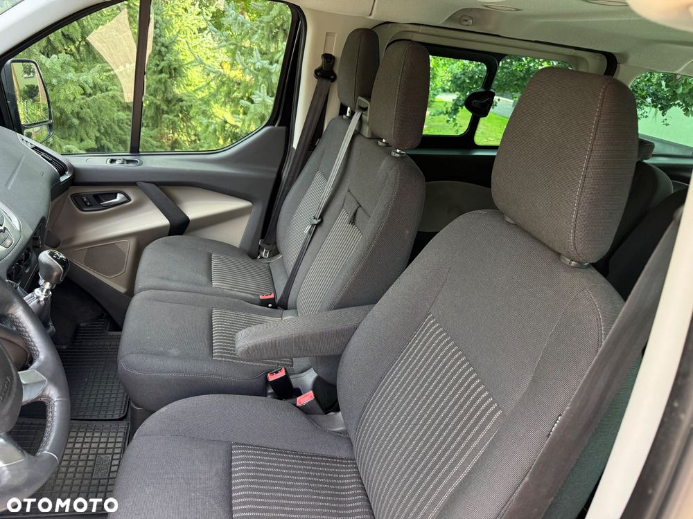 Ford Tourneo Custom - 10