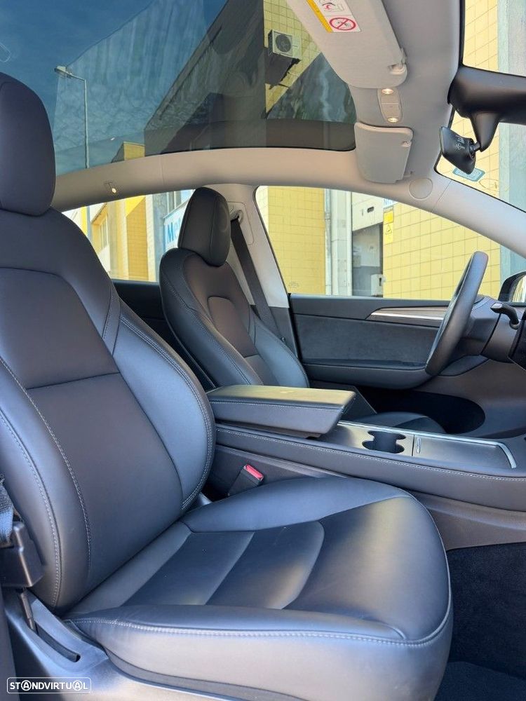 Tesla Model Y - 9