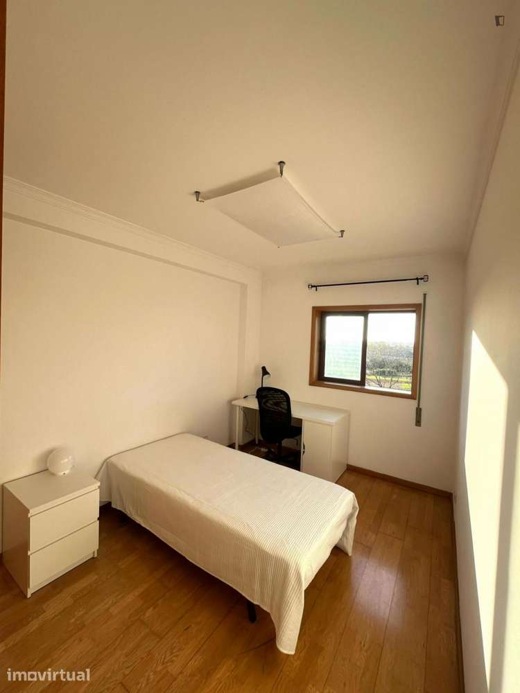 Quarto - localizado em Aveiro - Grande imagem: 2/15