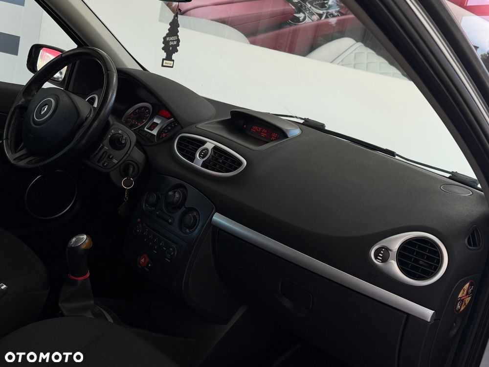 Renault Clio - 26