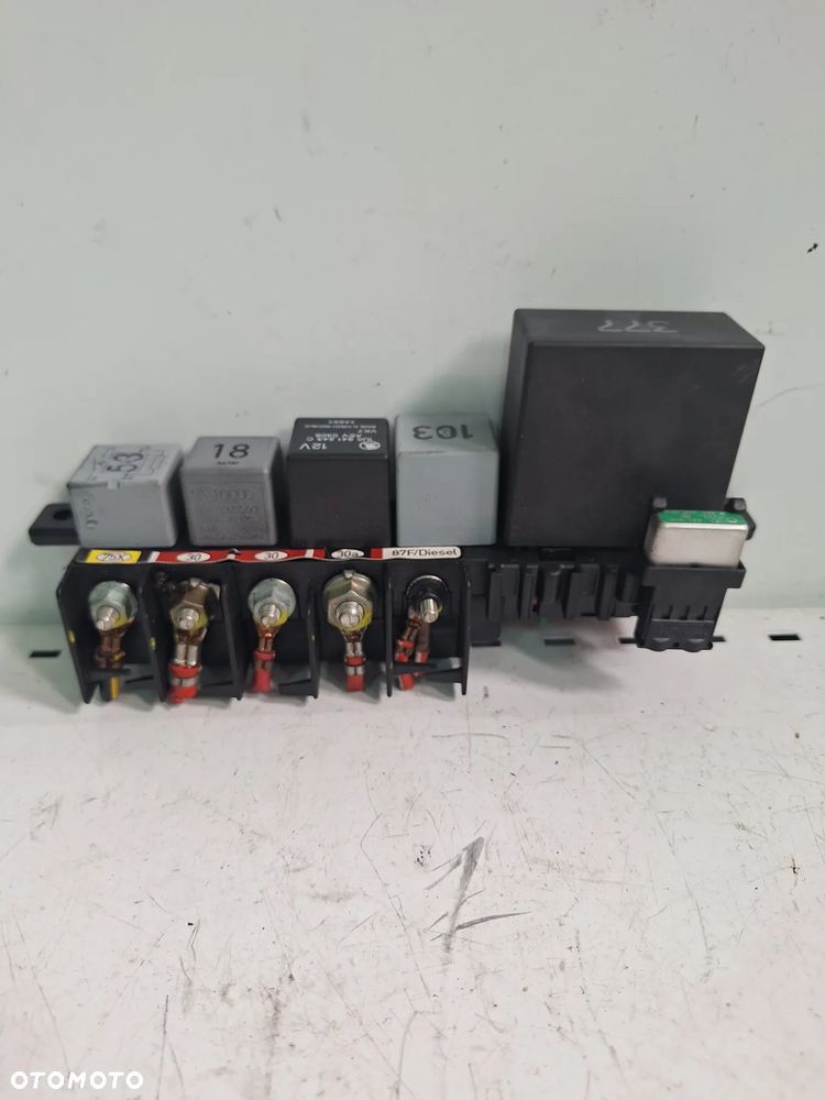 listwa prądowa 8LO941822 GOLF IV przekaźniki   (75/7) - 1