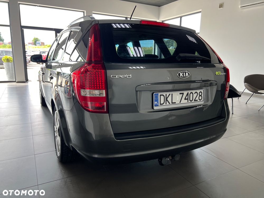 Kia Ceed - 4