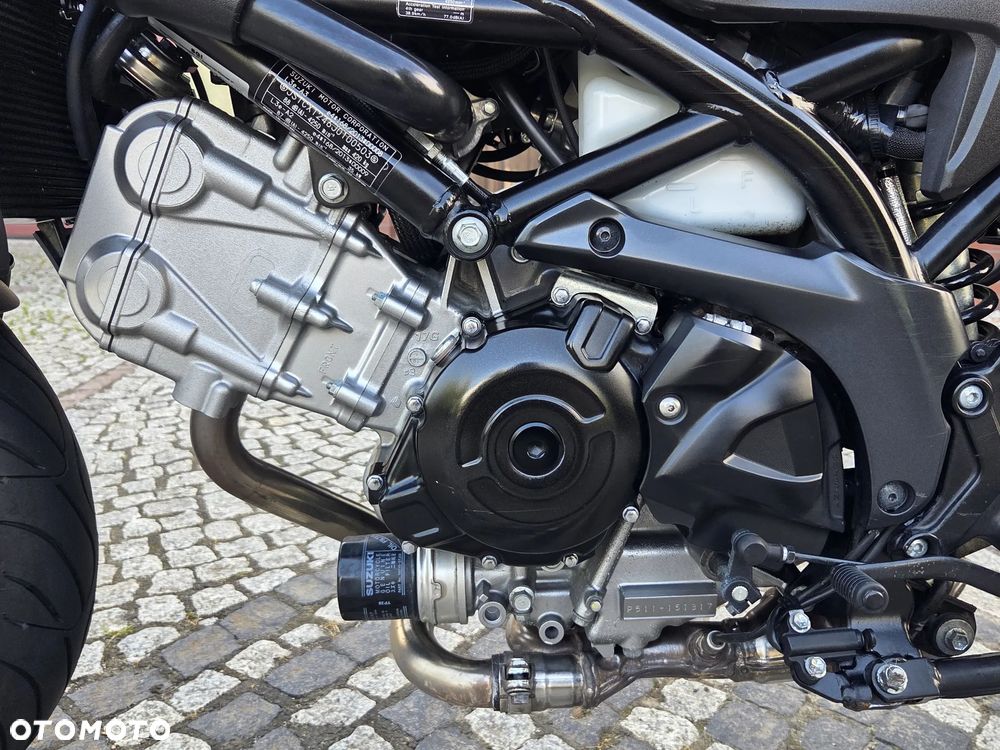 Suzuki SV - 12