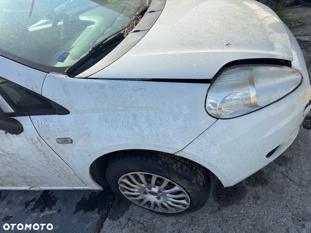 Fiat grande punto  249 biały białe drzwi prawe lewe maska pas przedni lampa lampy przednie tylnie prawa lewa zderzak przód przedni sanki kołyska zderzak tył tylni  pas przedni z chłodnicami - 1