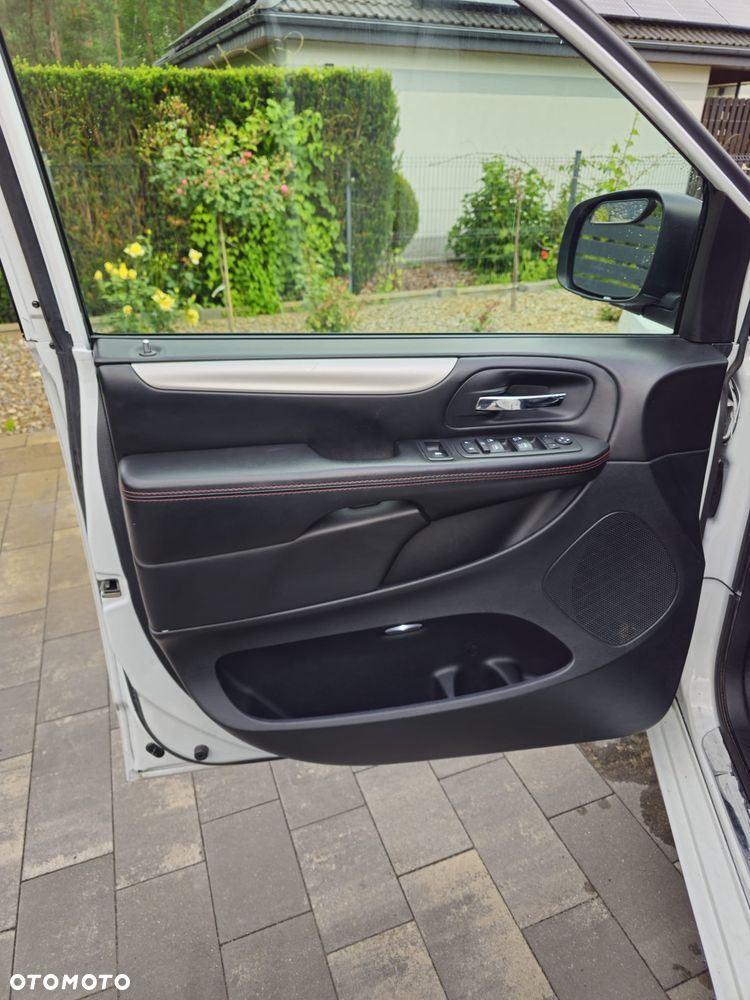 Dodge Grand Caravan 3.6 R/T - 23