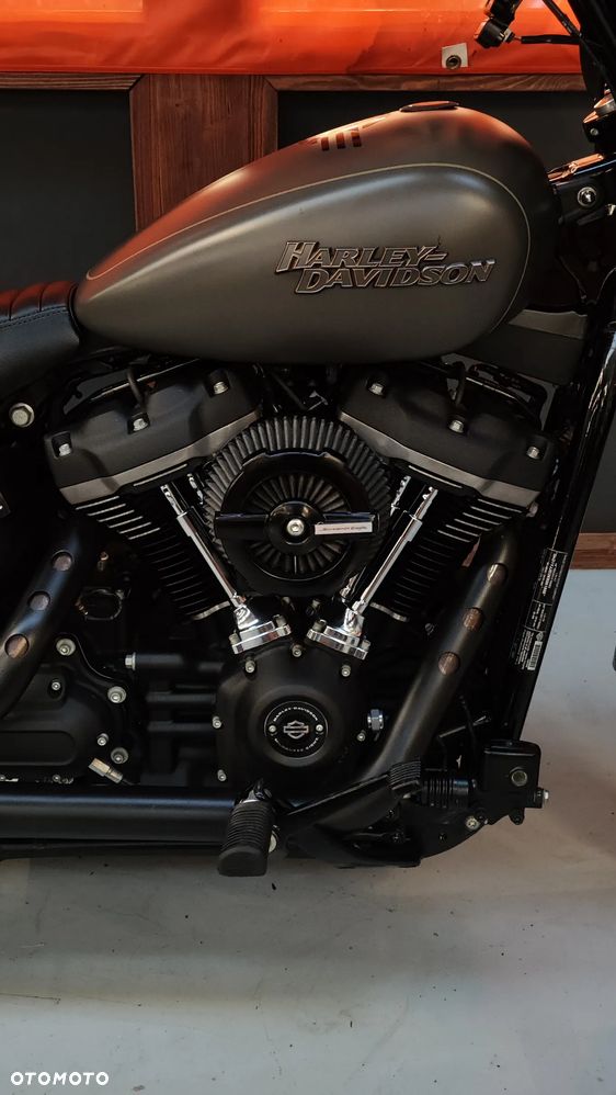 Harley-Davidson Softail Street Bob - 20