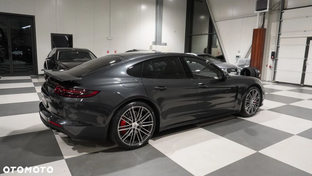 Porsche Panamera Turbo - 16