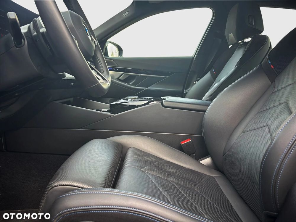 BMW Seria 5 520d xDrive mHEV M Sport - 18