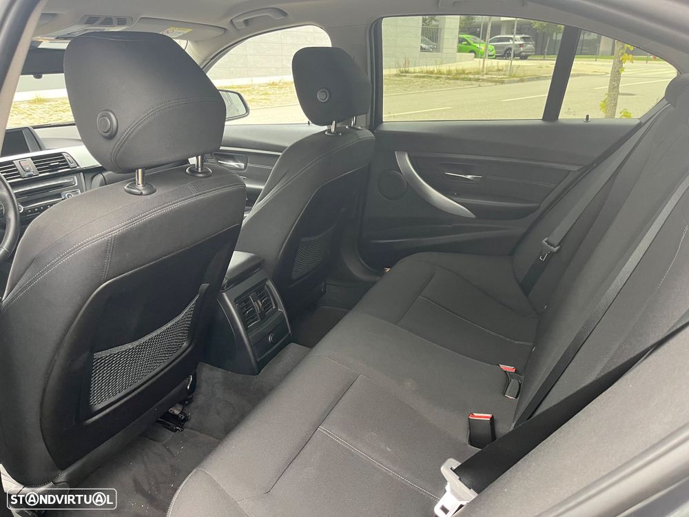 BMW 318 d Line Sport - 15