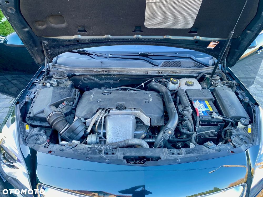 Opel Insignia 2.0 ECOTEC DI Turbo 4x4 Sports Tourer Business Edition - 25