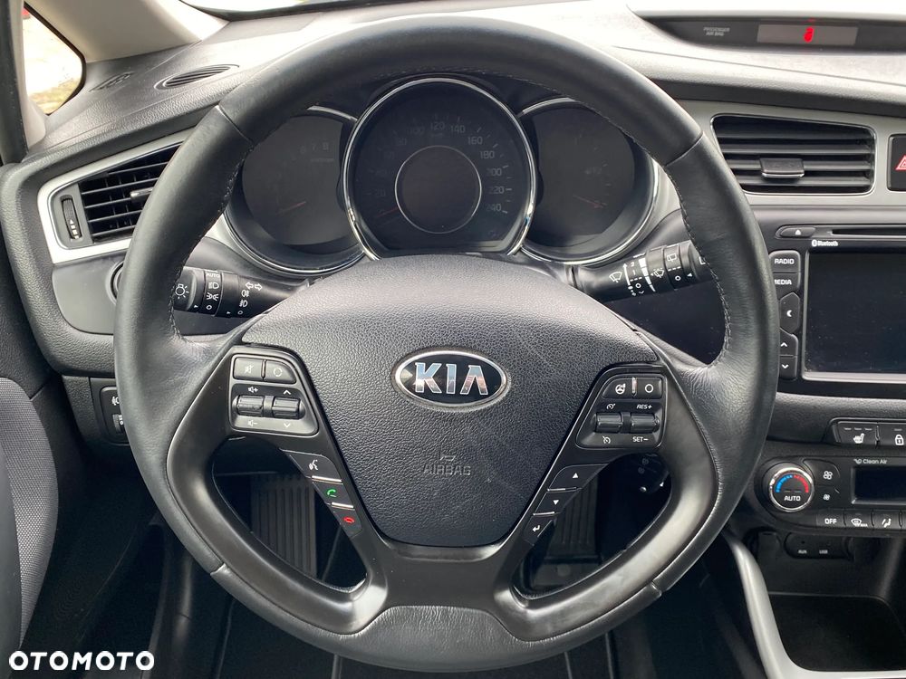 Kia Ceed 1.4 CVVT Dream Team Edition - 14