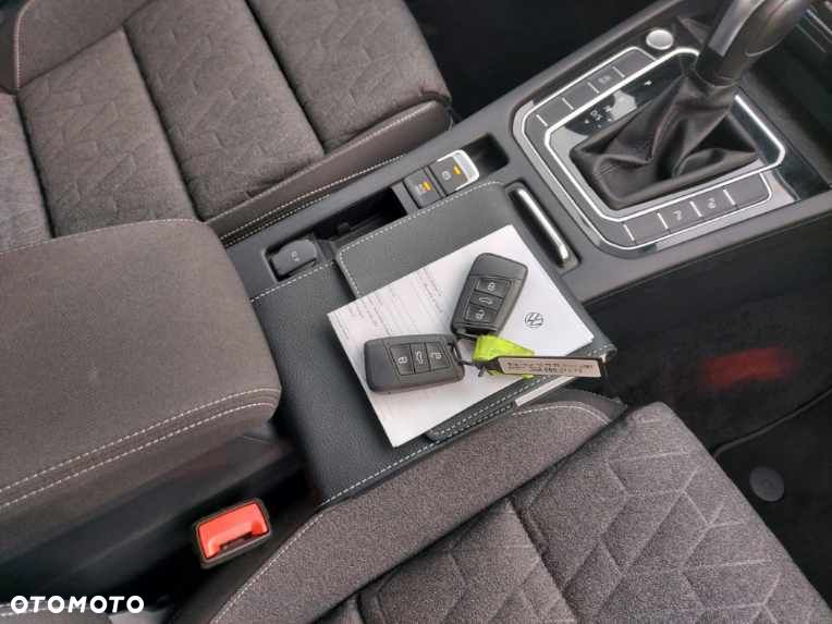 Volkswagen Passat Variant 2.0 TDI SCR DSG BlueMotion Comfortline - 19