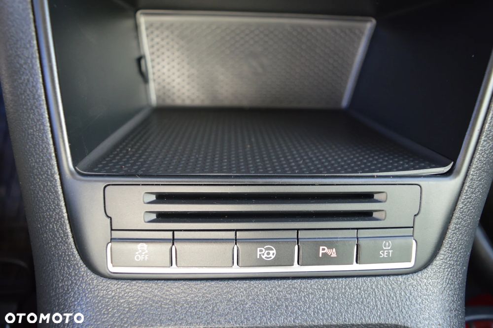 Volkswagen Golf 1.6 TDI DPF BlueMotion Technology Comfortline - 25