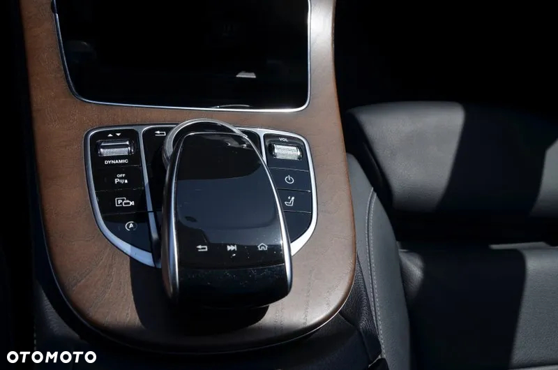 Mercedes-Benz Klasa E 350 d 4Matic T 9G-TRONIC Avantgarde - 32