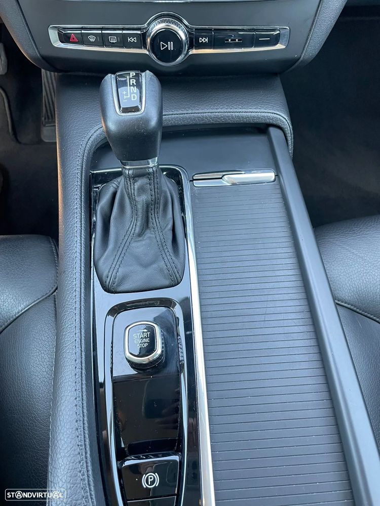 Volvo V90 2.0 D4 Momentum Geartronic - 3