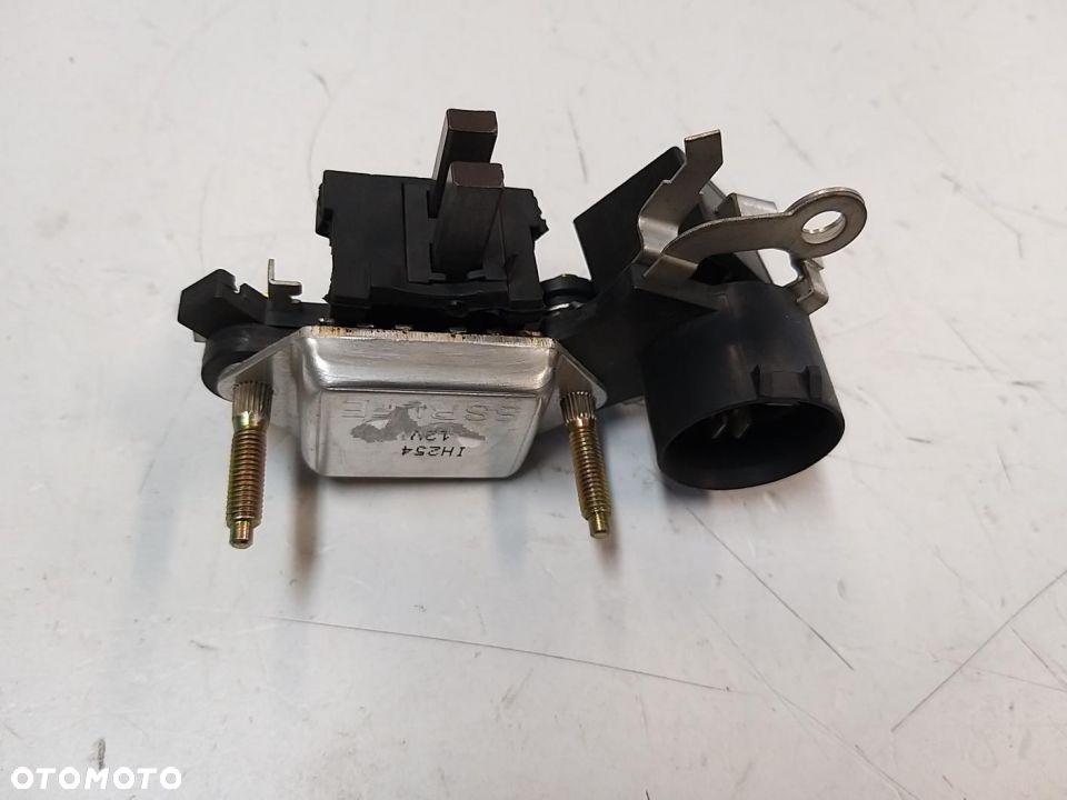 Regulator Napięcia Alternatora 4 pin   OPEL ASCONA C,ASTRA F CORSA A, B, KADETT D, E COMBO, REKORD E - 1