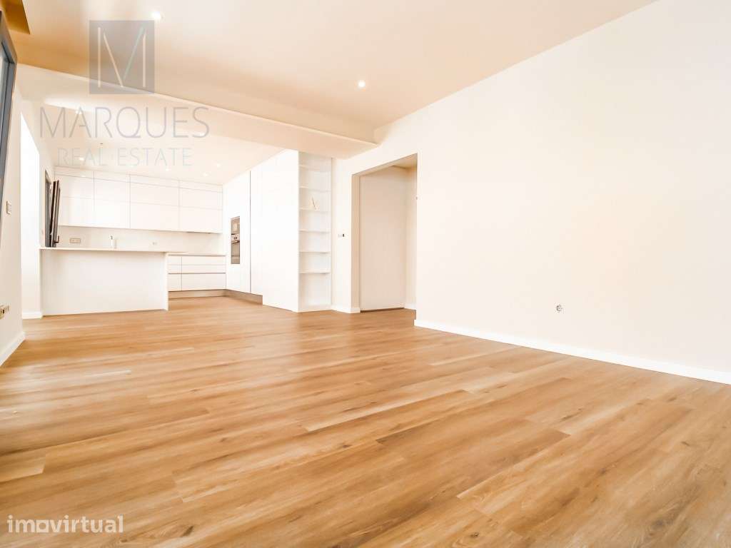 Apartamento T4 com 3 Suites e Estacionamento em Almada - Grande imagem: 2/31