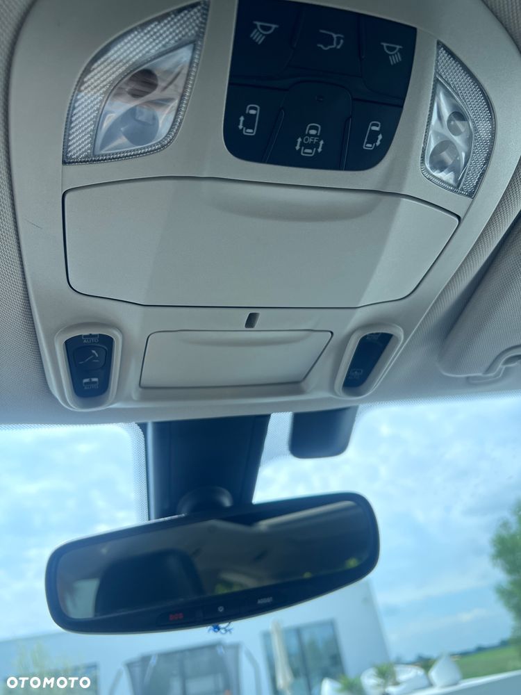 Chrysler Pacifica - 16