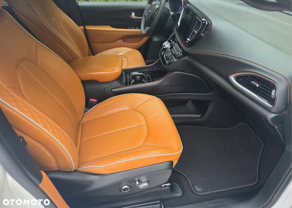 Chrysler Pacifica - 12