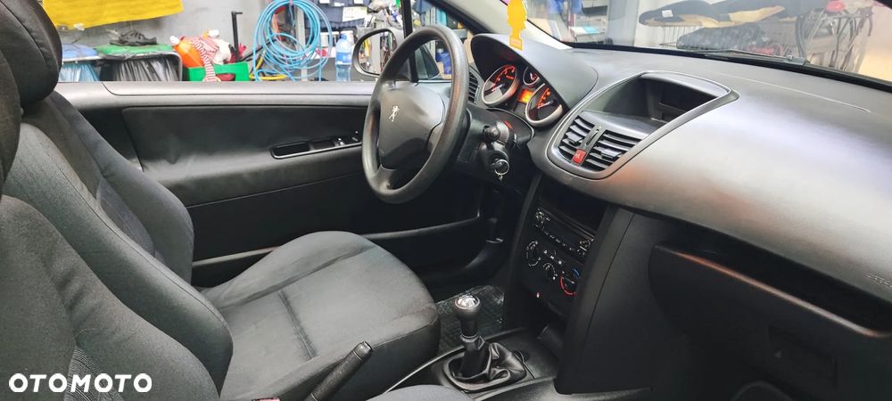 Peugeot 207 - 11