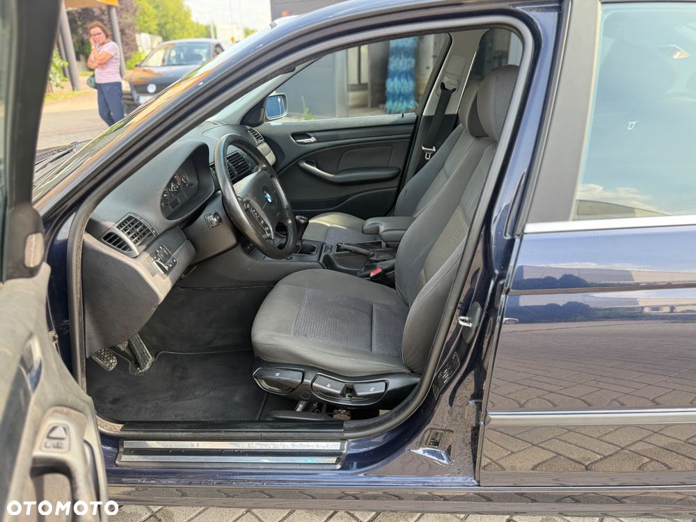 BMW Seria 3 320i Edition Exclusive - 11