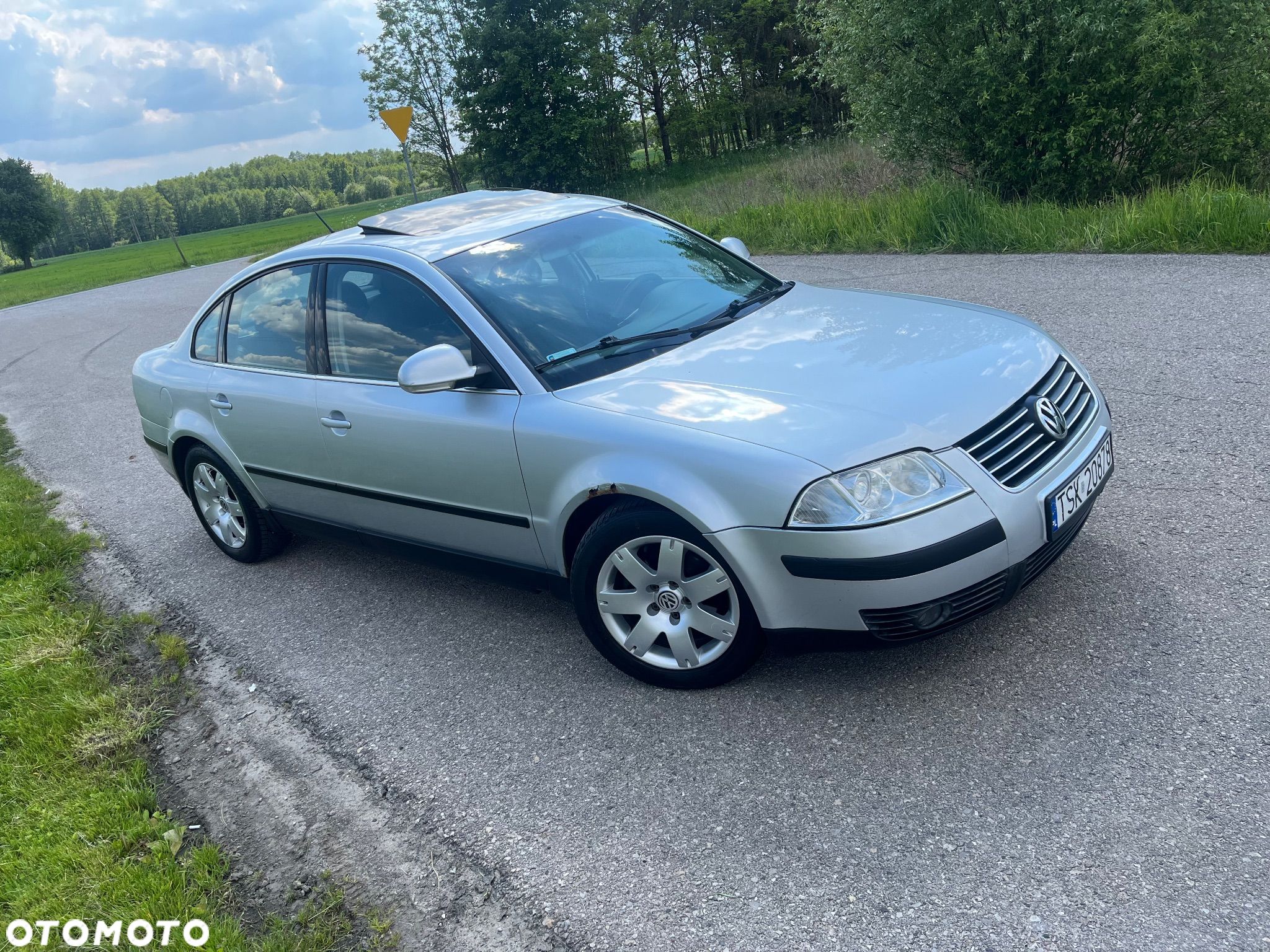 Volkswagen Passat - 1