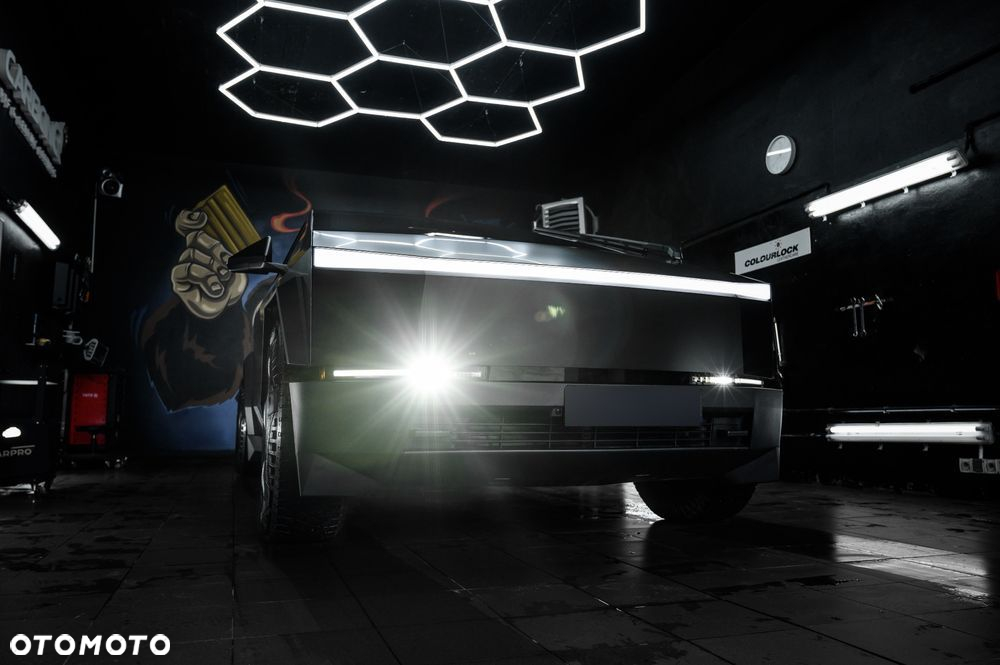 Tesla Cybertruck - 18