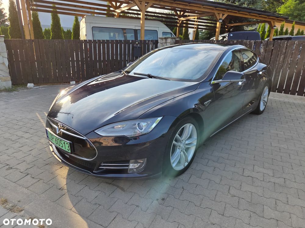 Tesla Model S 85 D - 24