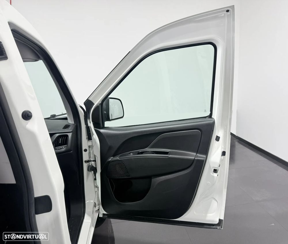 Fiat DOBLO CARGO 1.3 M-JET 95 CV - 3 LUGARES - IVA DEDUTIVÉL - 36