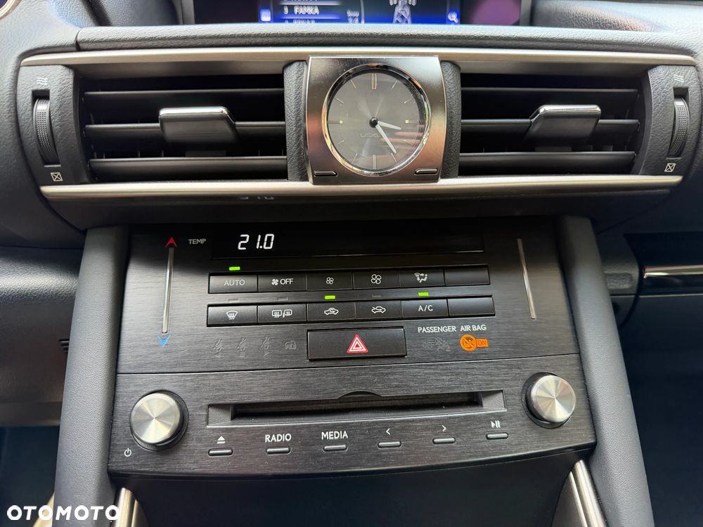 Lexus IS 200t / 300 Elegance - 17
