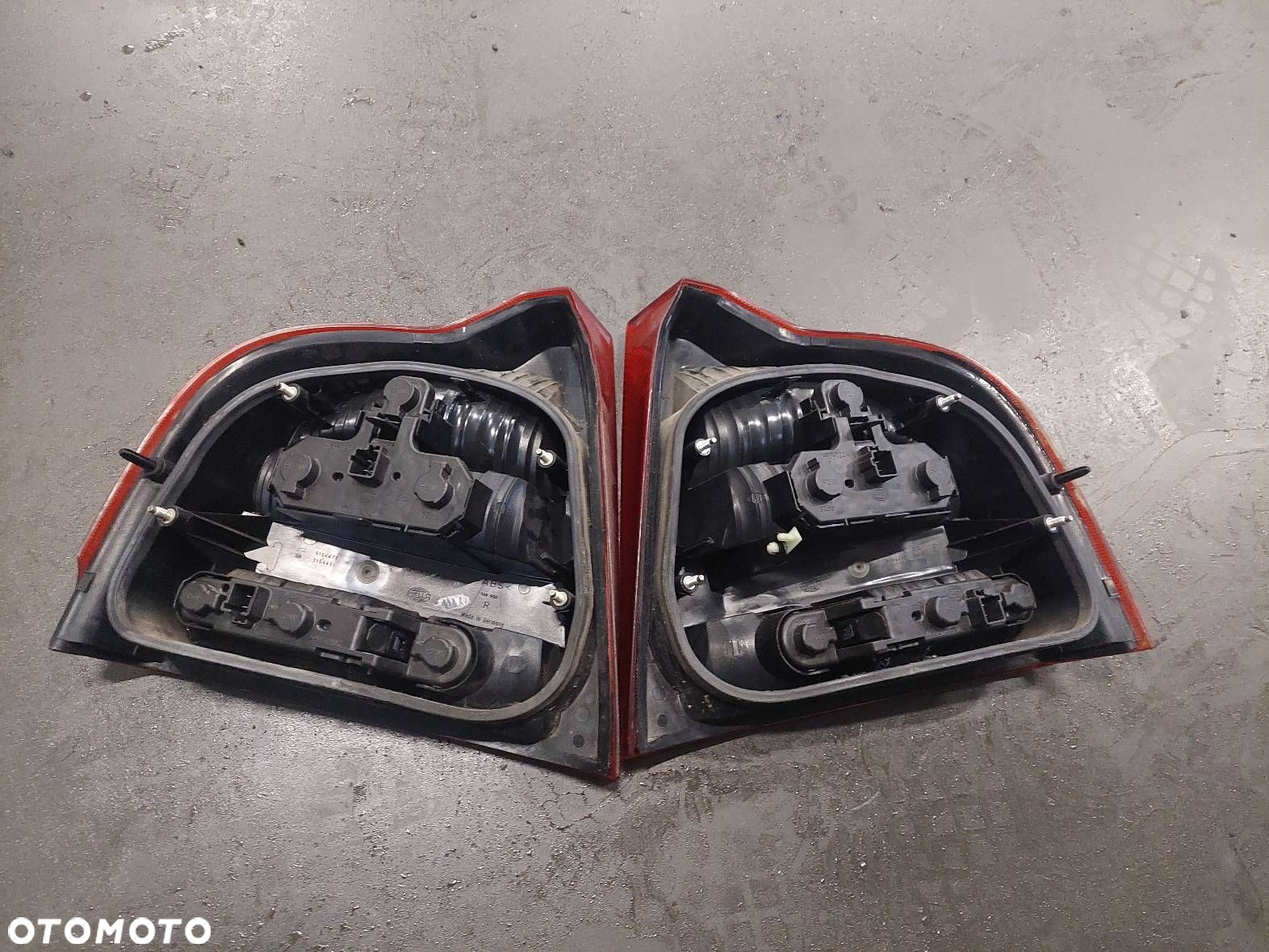 LAMPA LEWY TYŁ + PRAWY TYŁ VOLVO S80 I - 21