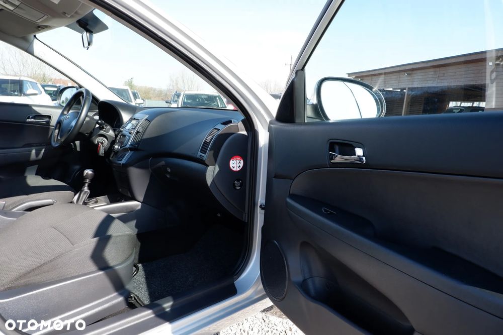 Hyundai i30 1.6 blue Comfort - 2