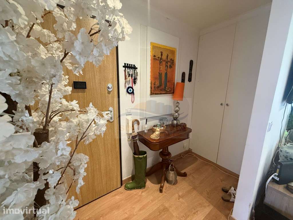 Apartamento T2 Remodelado no Centro de Oeiras | 2 Varandas | Arreca... - Grande imagem: 2/60